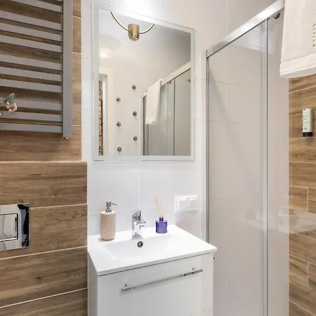 Luxe Living Castle View Διαμέρισμα *