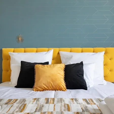 Luxe Living Castle View شقة *