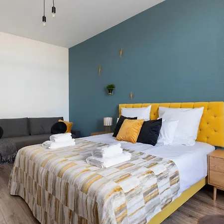 Luxe Living Castle View شقة *