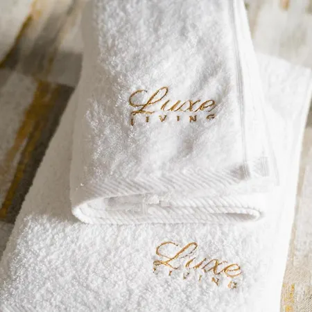 Luxe Living Castle View *