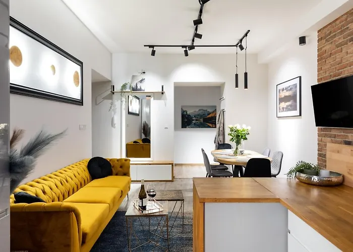 Luxe Living Castle View *