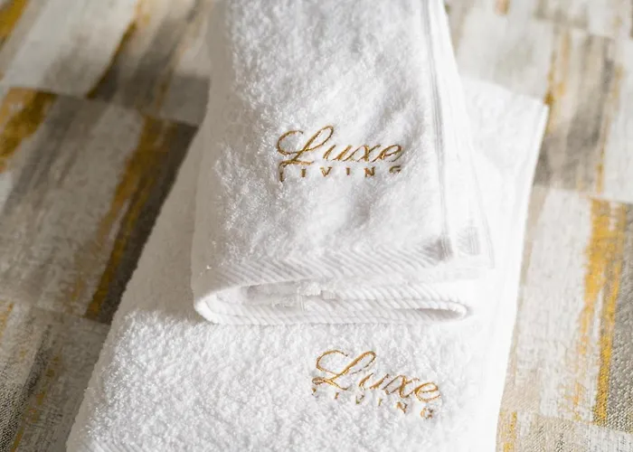 Luxe Living Castle View *