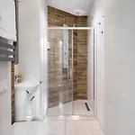 Apartment Luxe Living Castle View *